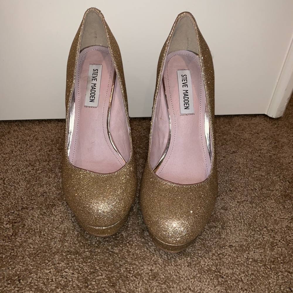 SOLD Gold glitter Steve Madden pumps size 8 - Picture 4 of 7